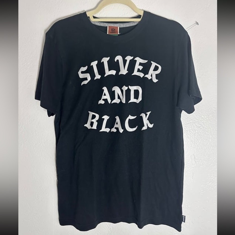 Oakland Las Vegas Raiders Nike Womens Shirt "Silver and Black" Size Large